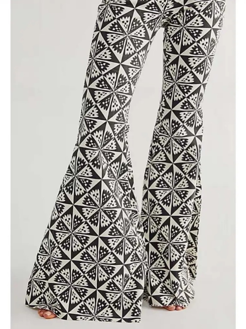 Free People Just Float On Printed Bell Bottom Jeans NWT Retro Flare 27 - Picture 4 of 8